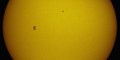 Häftiga bilder: ISS passerar solen!