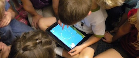 Med iPad i klassrummet höjs elevernas läskunnighet