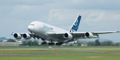 Den första Airbus A380 levererad