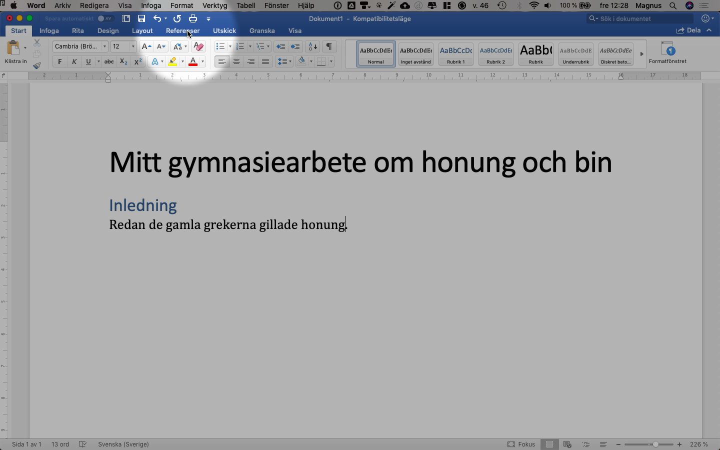 Klicka på fliken "Referenser".