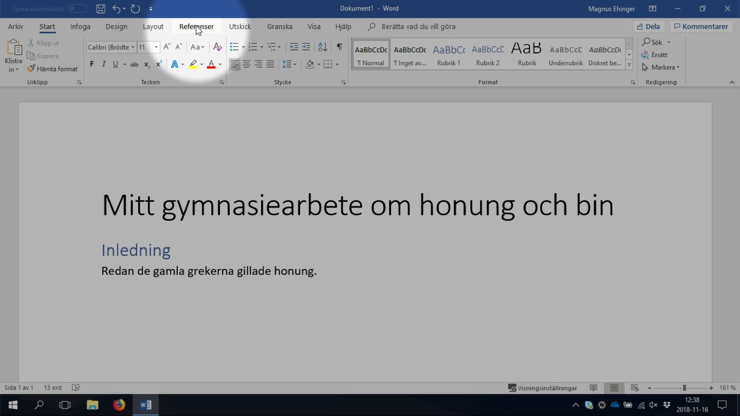 Klicka på fliken "Referenser".