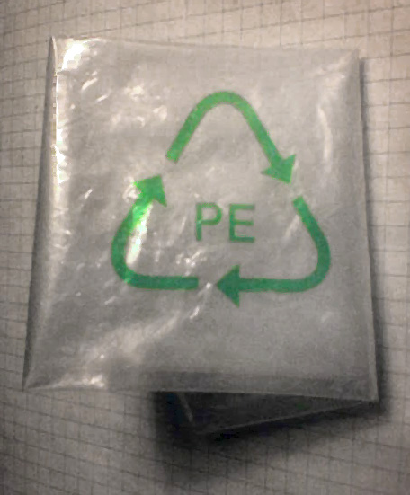 Plastpåsar av polyeten ska vara märkta med PE-symbolen för att lättare kunna återvinnas.