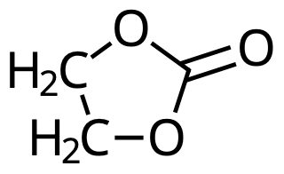 Etylenkarbonat.