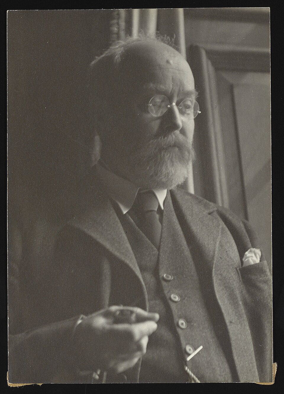 Lawrence Joseph Henderson, en av upphovsmännen till buffertformeln (även kallad Henderson-Hasselbalchs ekvation).